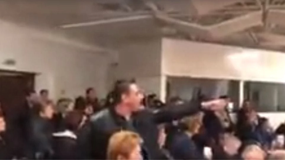 Χαμός στο δημοτικό συμβούλιο Κέρκυρας – «Γαλλικά» και γιαούρτια (βίντεο)